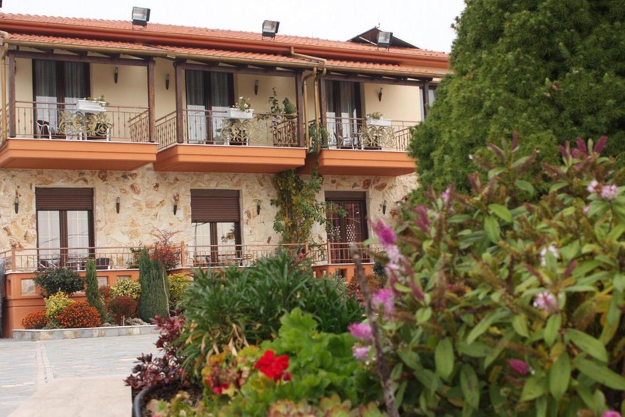 Lozitsi Hotel Бер Екстериор снимка