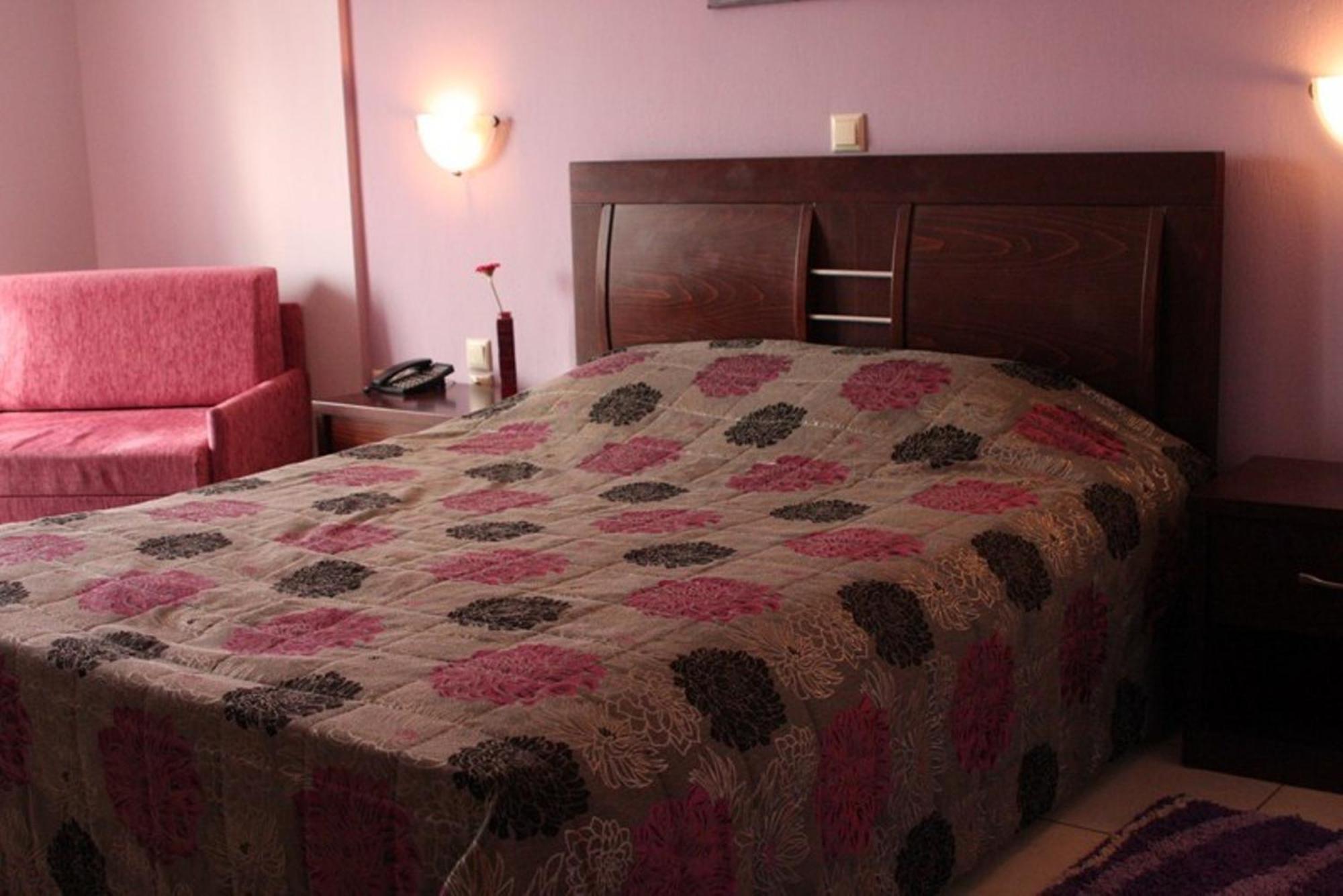 Lozitsi Hotel Бер Екстериор снимка
