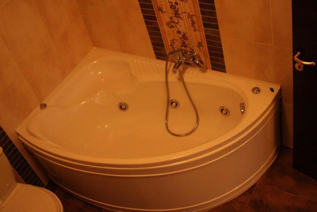 Lozitsi Hotel Бер Стая снимка