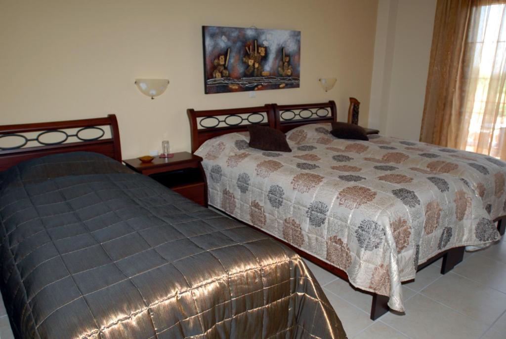 Lozitsi Hotel Бер Стая снимка